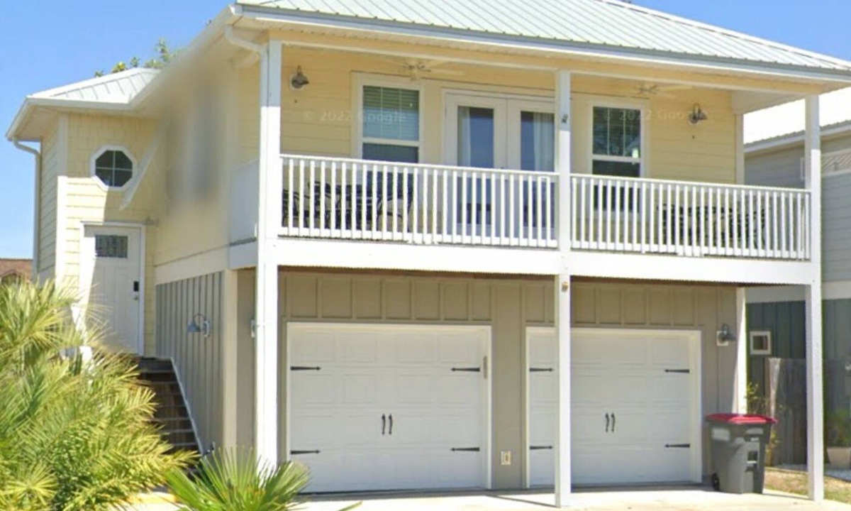 Biltmore Beach House | Walk2Beach! Pet Friendly! Fenced Yard! Kayaks! Cozy Coffee Porch Near St Andrews