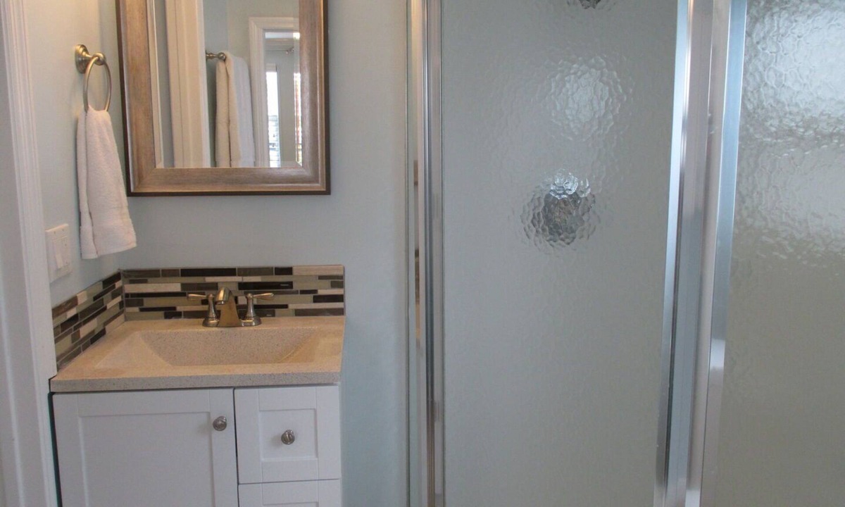 Cutthroat Harbor Estates Cottage | water at your back door
