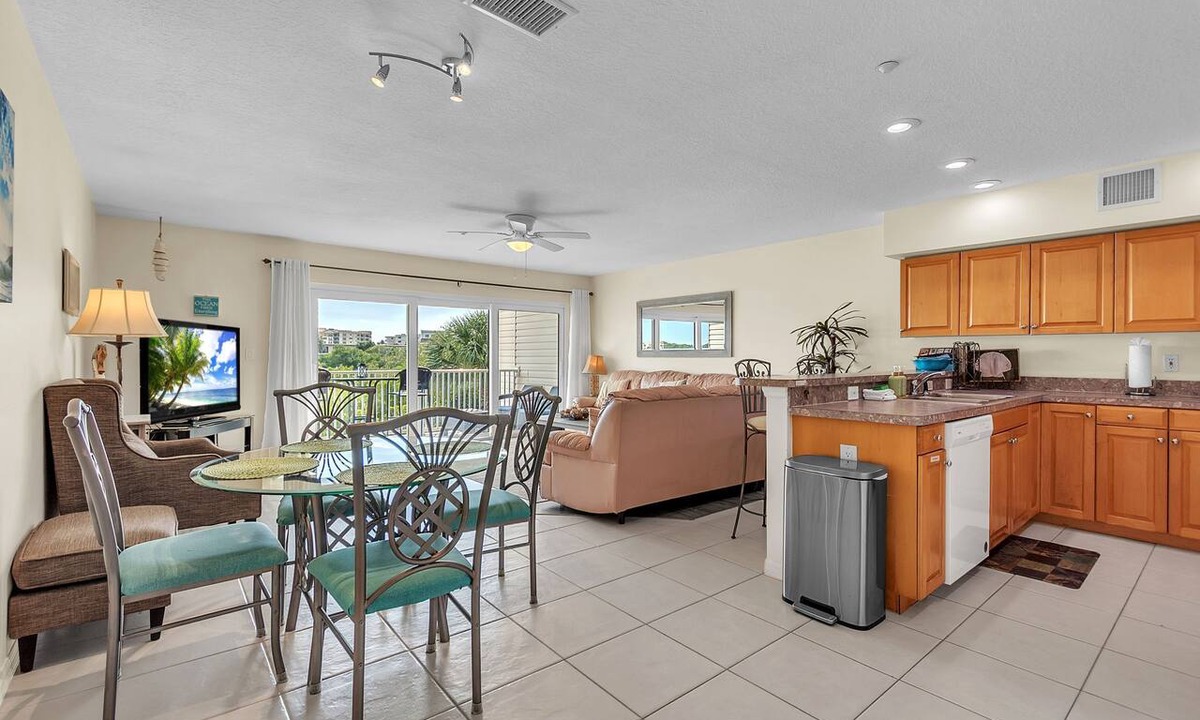 Indian Shores Condo | Water Views - Dogs Welcome - Walk to Beach - Heated Pool - Fishing Dock
