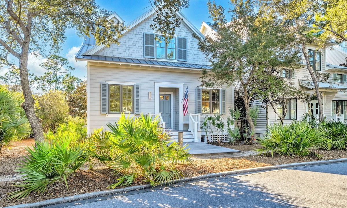 Gulf District House | 🏖️Watercolor 30A | Bikes Included | 3 Pools | Walk to Beach | Sol Y Sombra🏖️