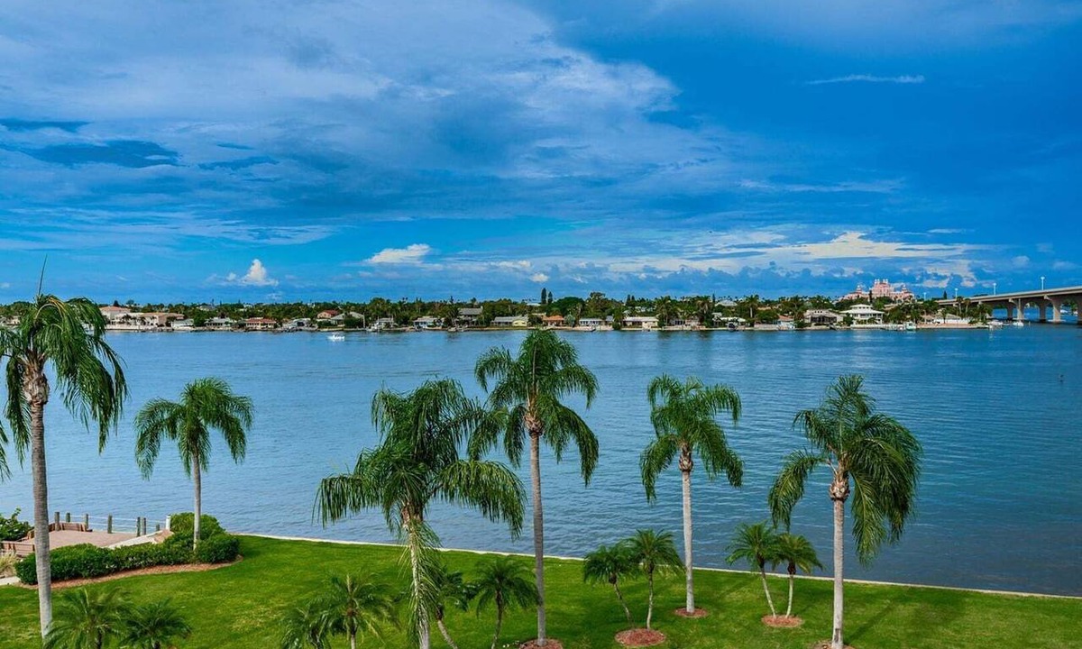 St. Petersburg Condo | Waterfront 2BR condo in St. Petersburg with balcony, pool, and water views.