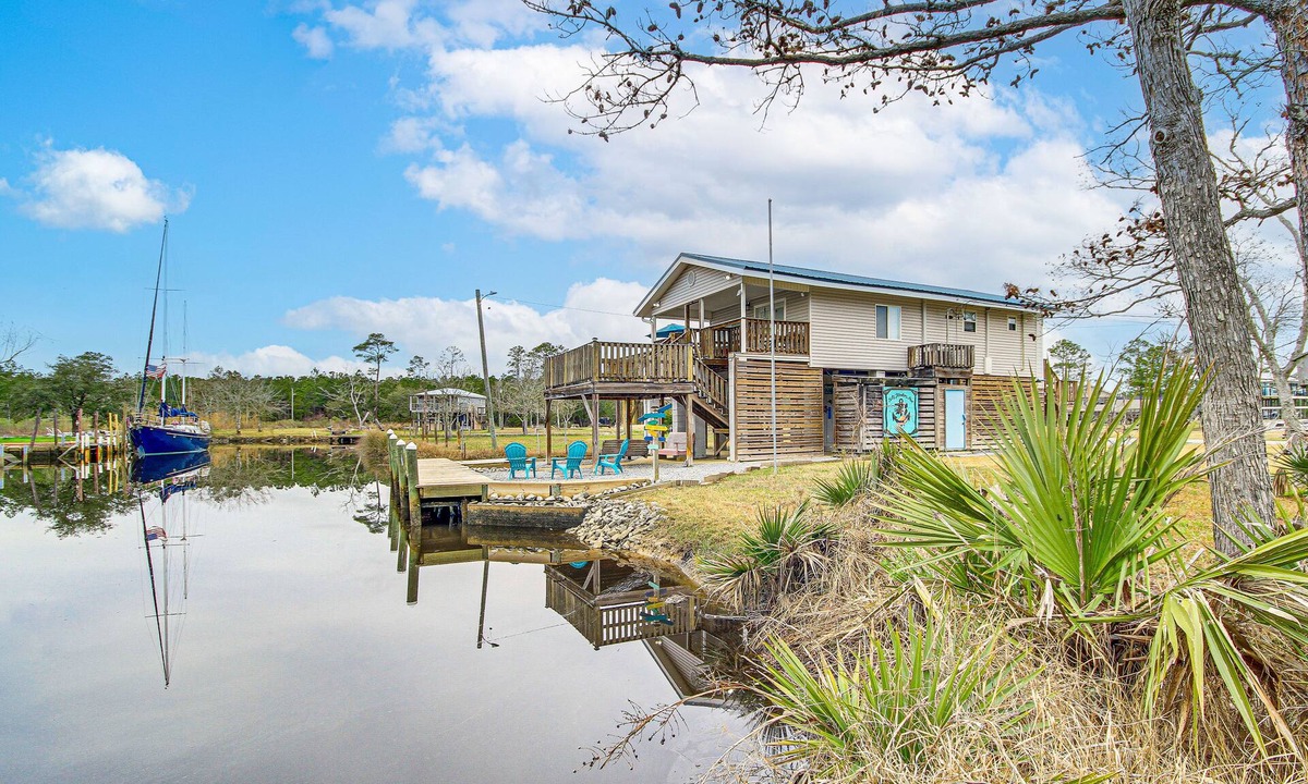 Shoreline Park House | Waterfront Bay St Louis Home w/Private Dock!