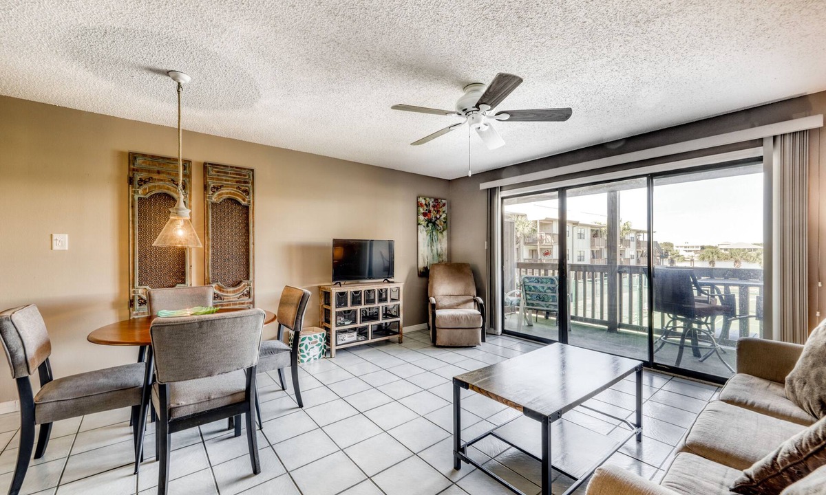 Orange Beach East Condo | Waterfront condo with a beautiful view, outdoor pools & beach access