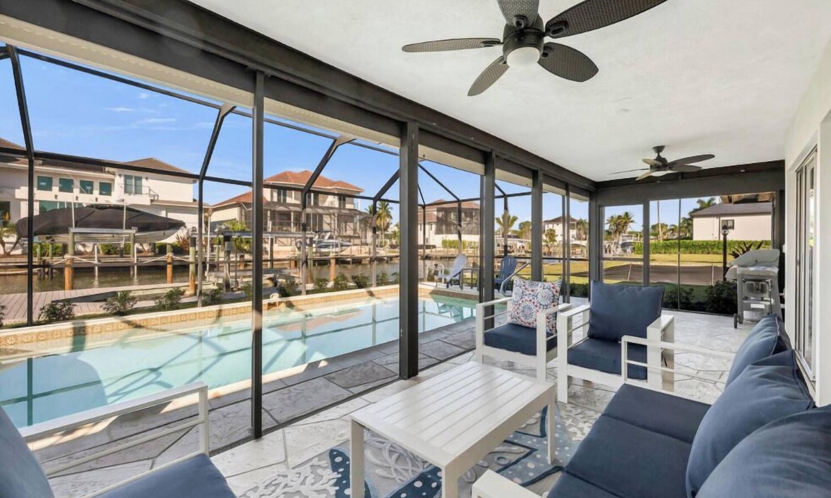 Connors House | 🌊 Waterfront Escape | Canal-Front Retreat w/Private Pool