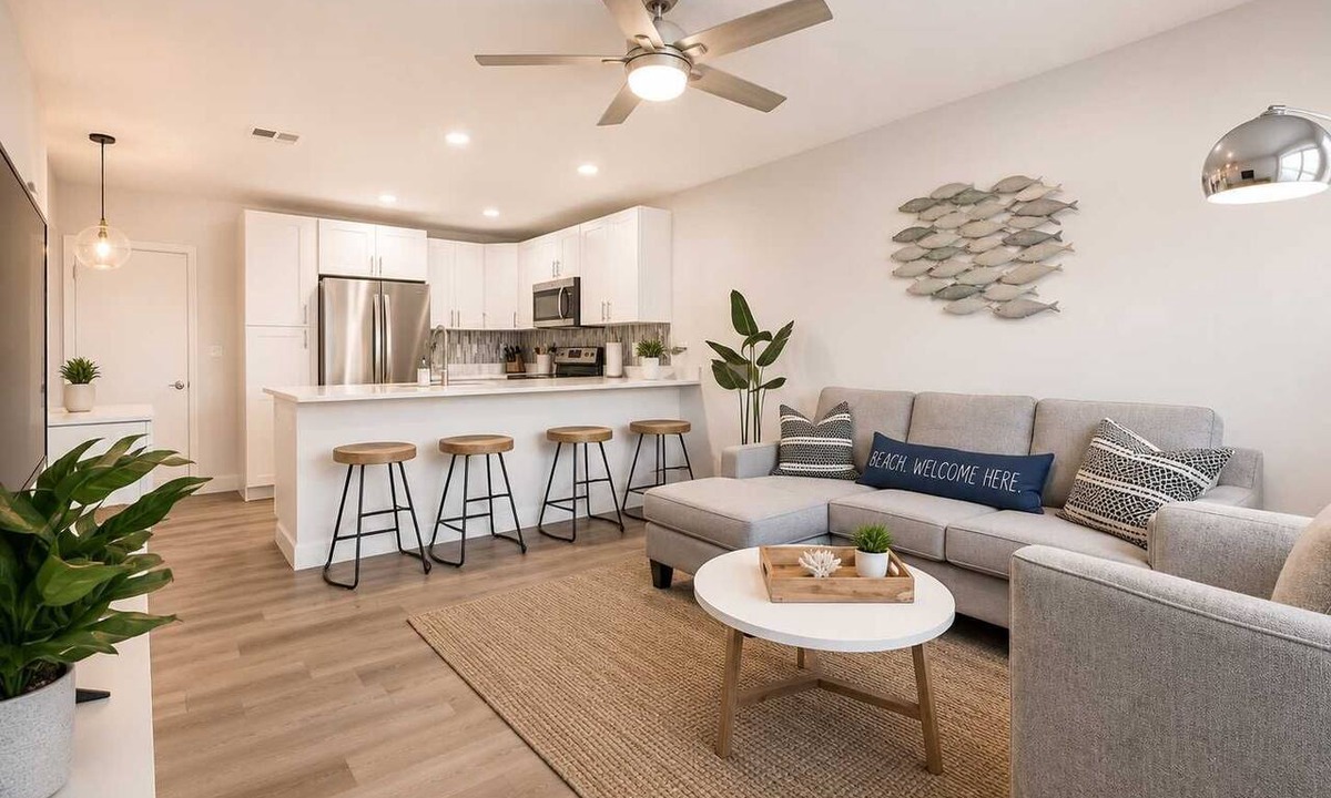 Apollo Beach House | Waterfront-Family & Pet Friendly for 6