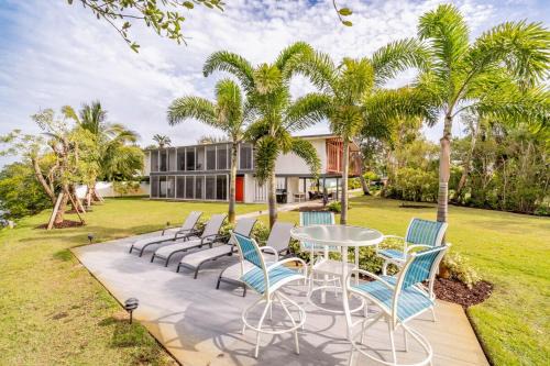 Riverview Estates House | Waterfront Home by Ralph Twitchell
