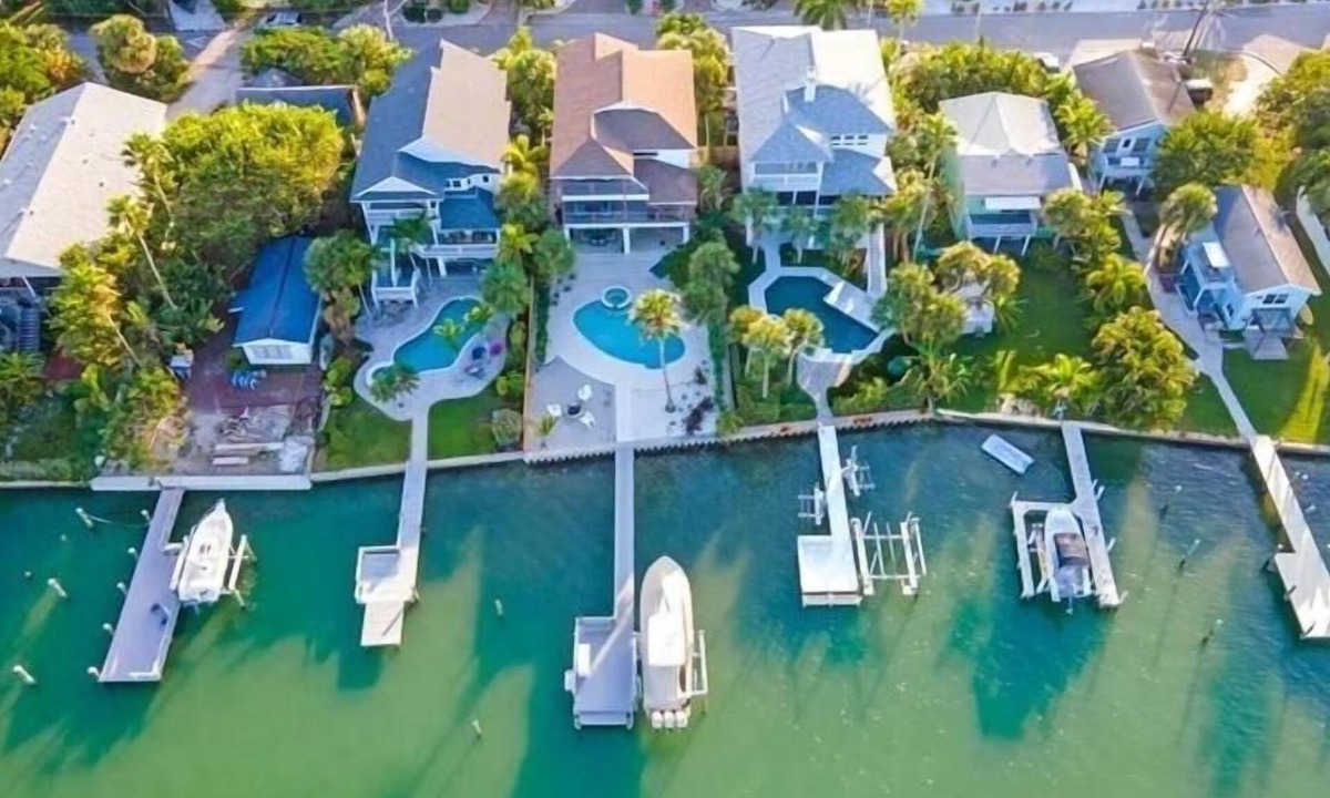 Sunset Beach House | Waterfront Home – Accommodates up to 10 Guests!