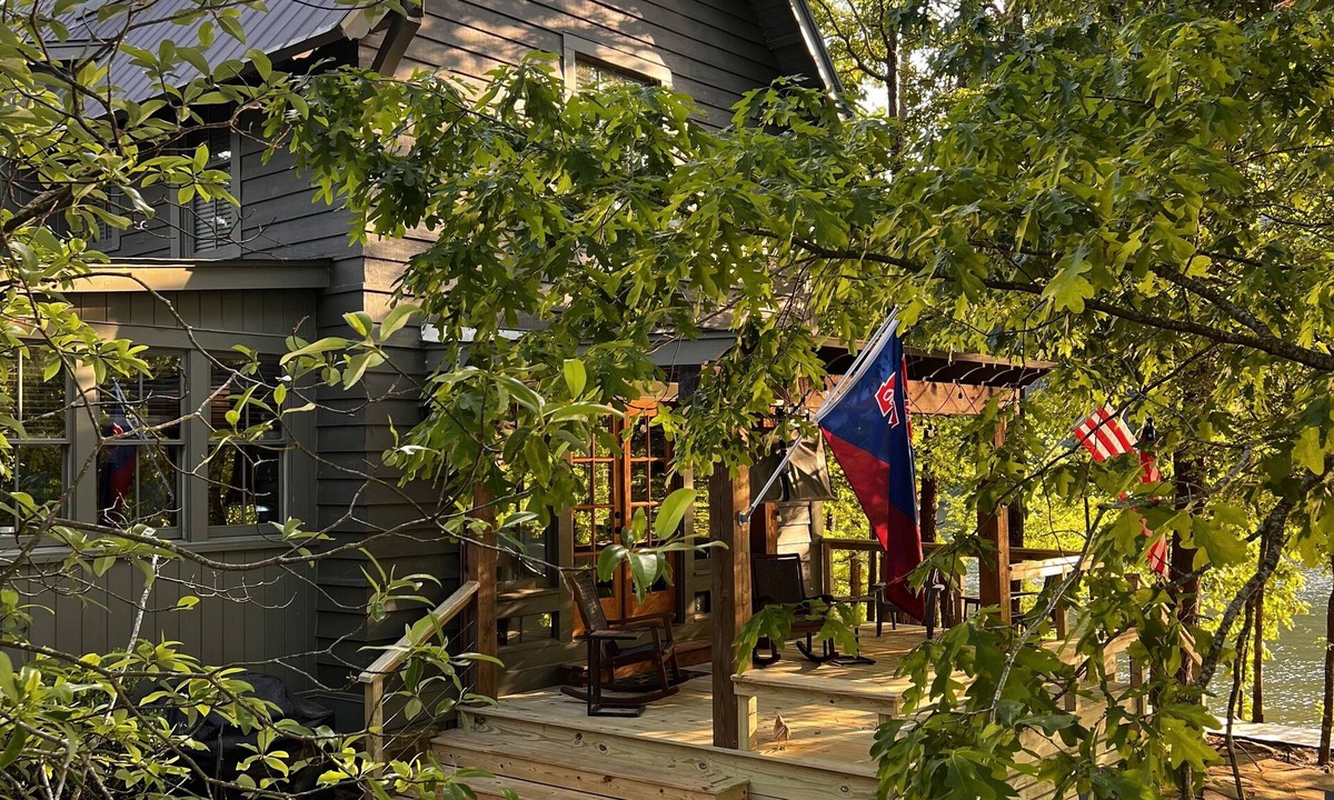 Crane Hill House | Waterfront lake house with panoramic views on Smith Lake