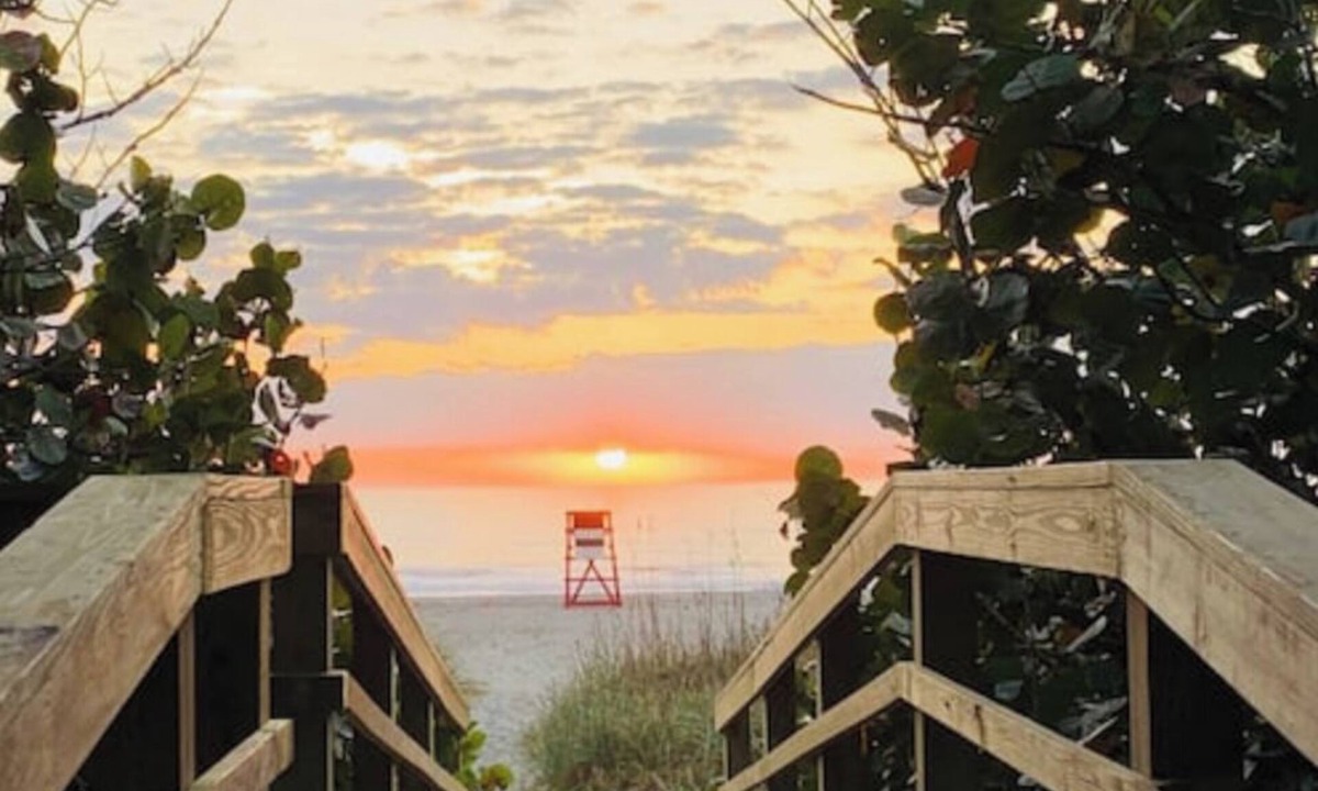 Snug Harbor Estates House | Waterfront/tiki bar/pool/dock/beach