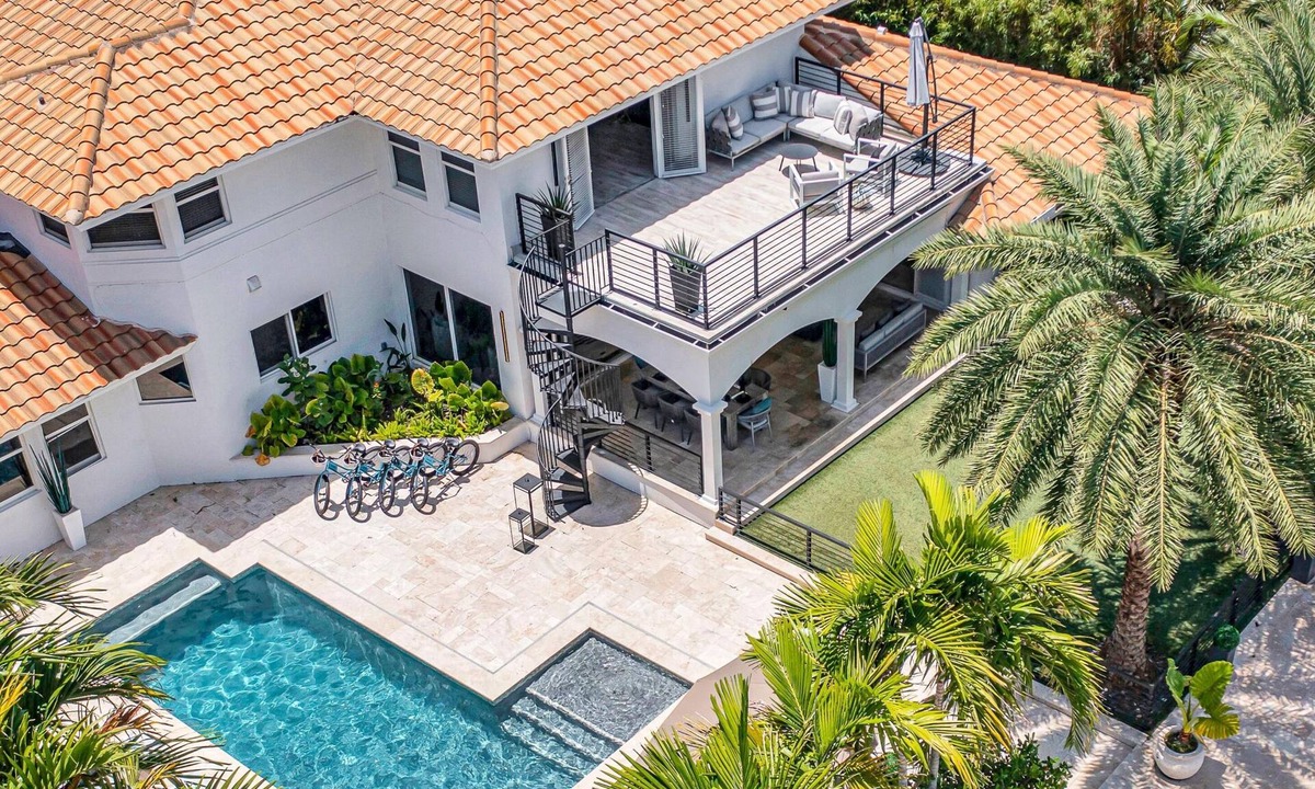 Seven Isles House | Waterfront Villa | Walk to Beach | Venice of America | Coastal Extravagance | Palm Key | VlLLAS