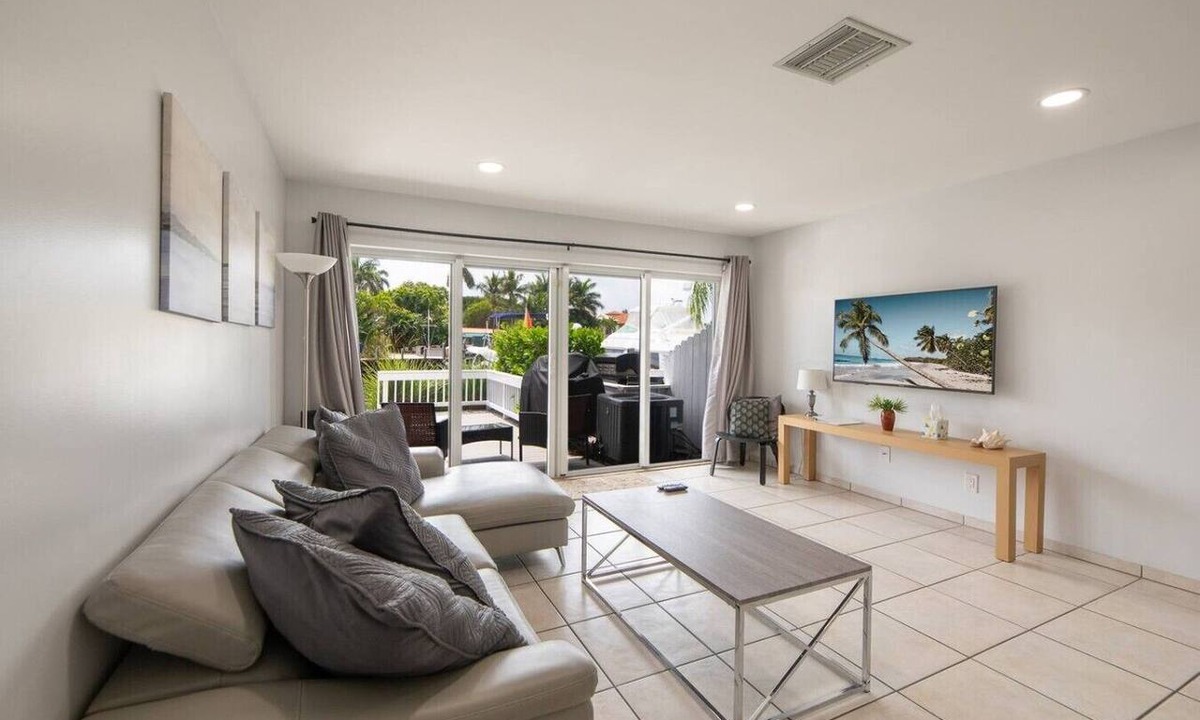 Coral Ridge Villa | Waterside retreat