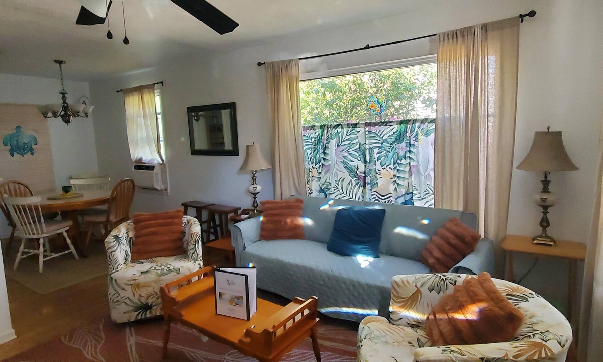 South Pensacola House | Welcome to Parrot Cottage.