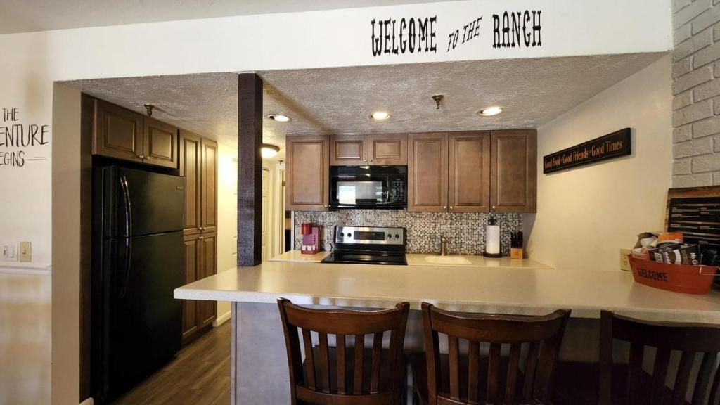 River Ranch Apartment | Welcome to the Ranch! Spacious LUXURY FAMILY SUITE 202