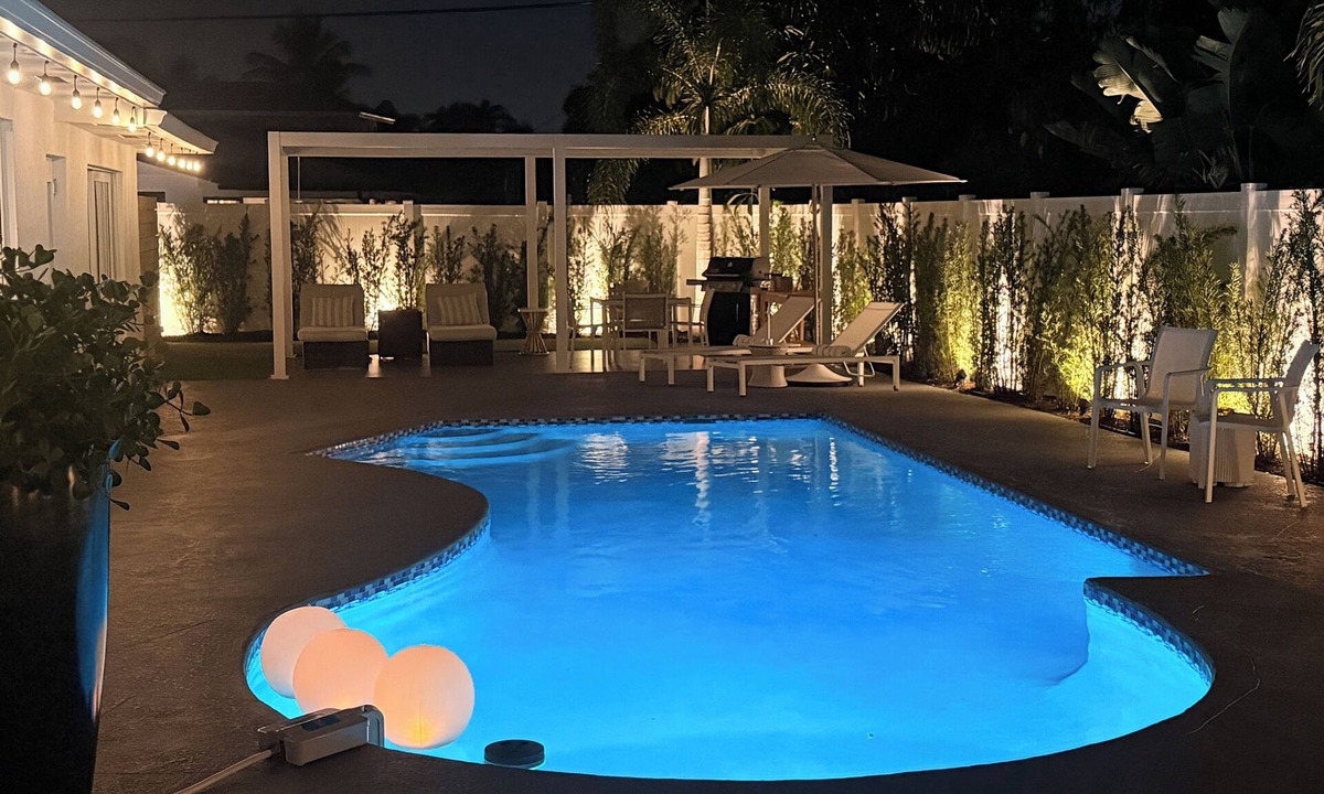 Tropic Palms House | Welcome to Tropic Palms — a Dwell Magazine-featured designer retreat.