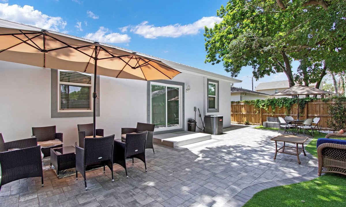 East Tampa House | Welcoming 4-bedroom house with AC in vibrant Tampa