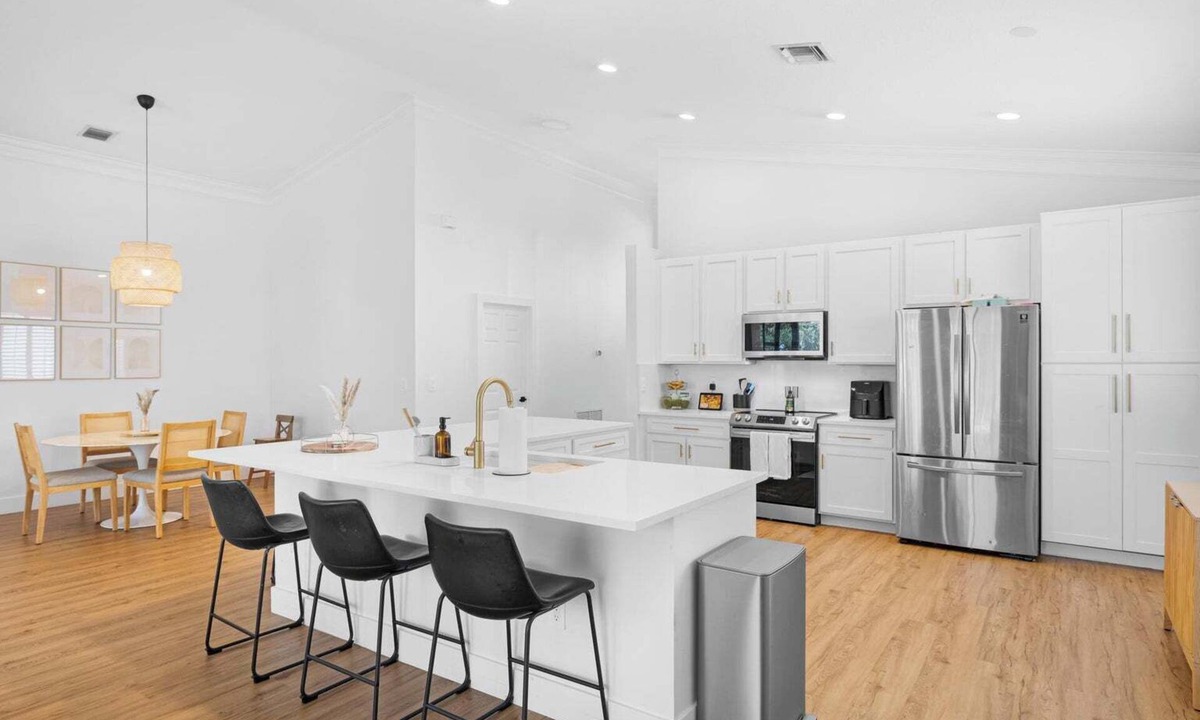 Hunt Club House | West Palm Beach Seasonal Retreat – 3BR/2BA, 3+ Month Stay