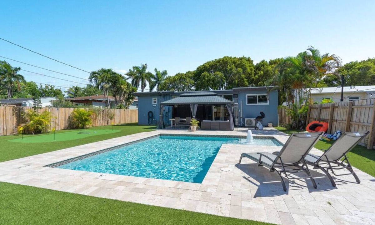 Parkside House | Wiley`s Paradise - 3bedroom/2bath + Office & Heated Pool