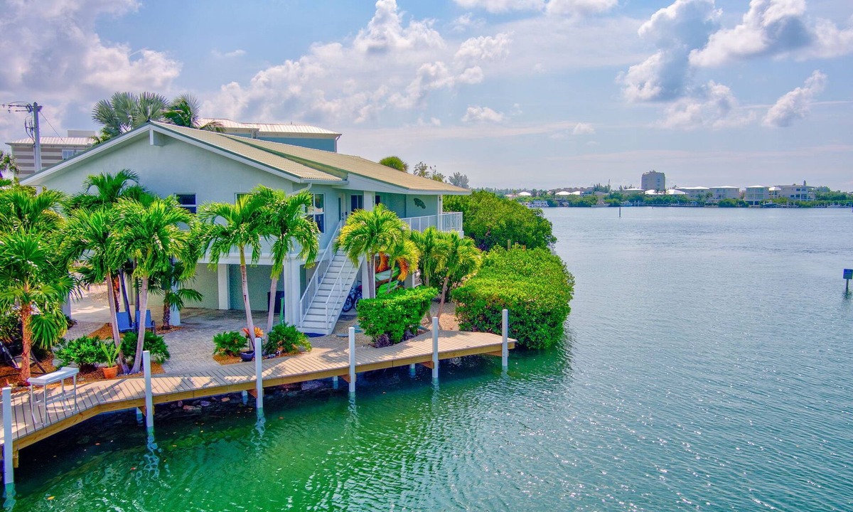 Key Colony Beach House | Winter Sale! Cabana Club, Dock, Kayak Launch, Pet Friendly