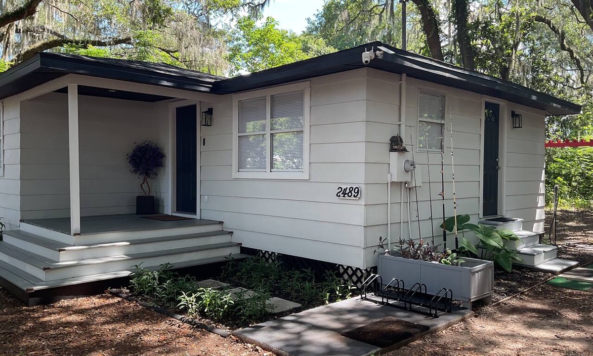 Hernando House | Withlacoochee State Trail on back yard Lake Across Street off US-41 & SR-200