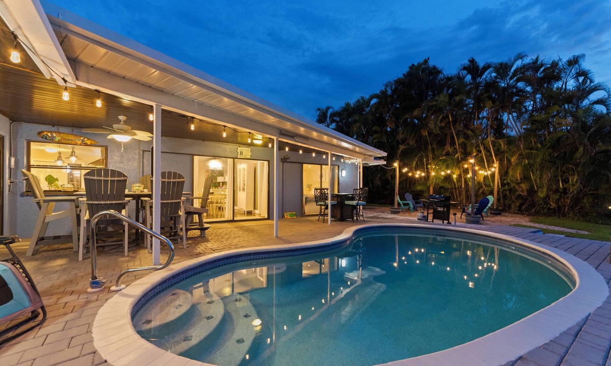 Caloosahatchee House | Wonderful 3-bedroom house with heated pool in Cape Coral