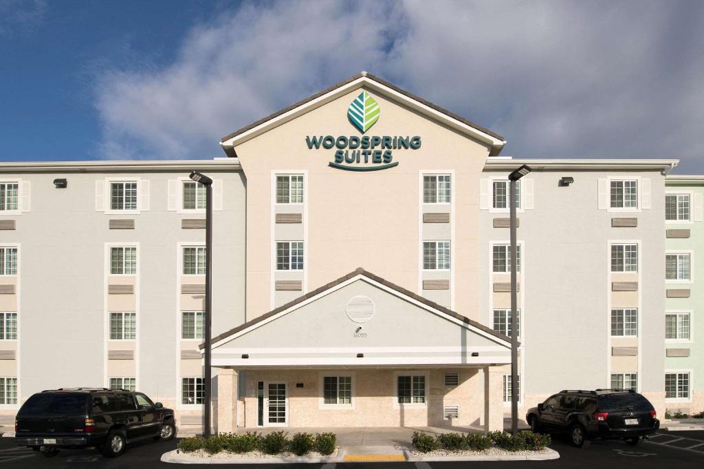 Ludlam Hotel | WoodSpring Suites Miami Southwest