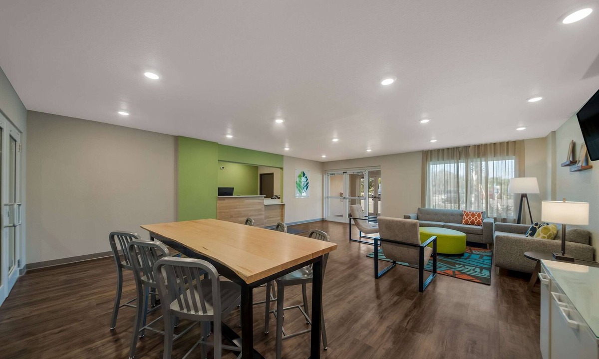 Wesley Chapel Hotel | WoodSpring Suites Wesley Chapel-Tampa