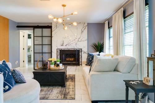 North Port House | Work & Unwind in North Port Fenced Yard Cozy Lounge