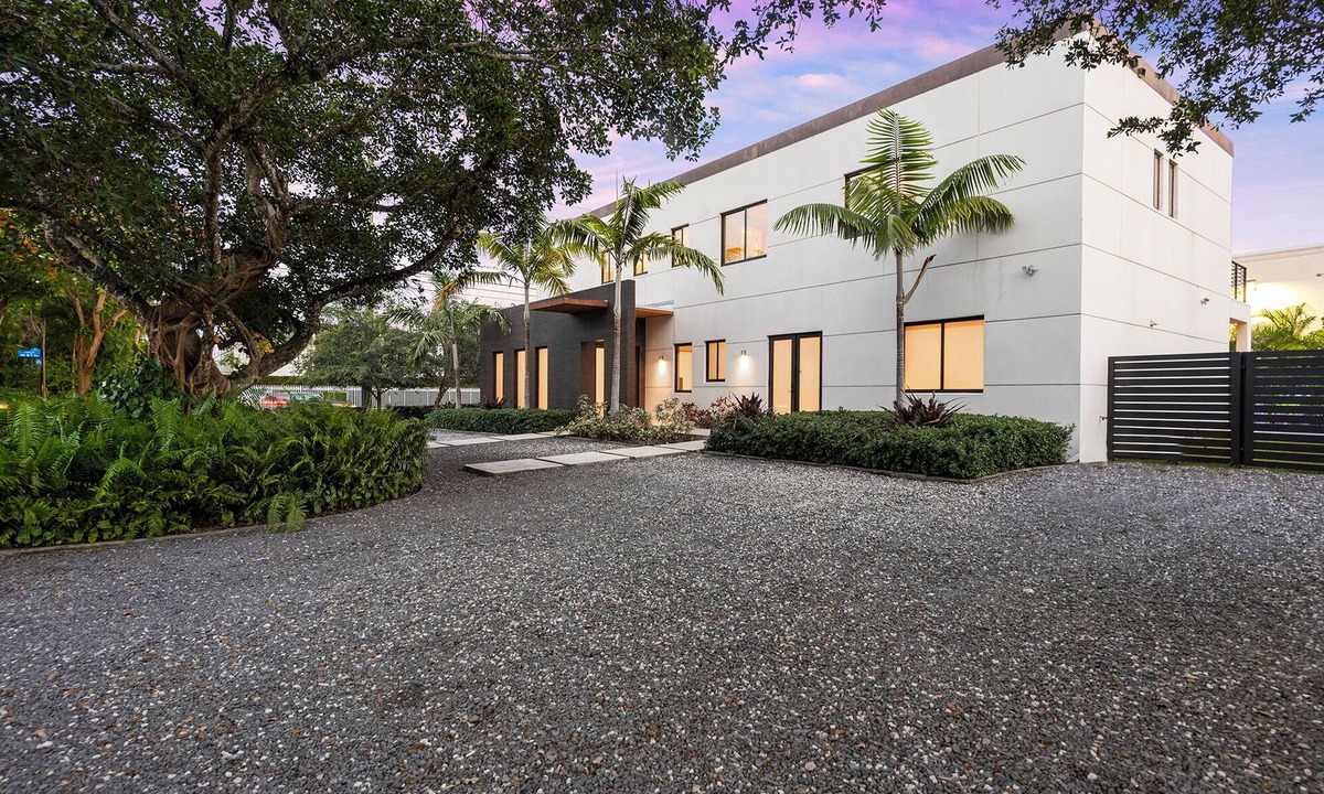 Ludlam House | World Cup is here Bring your entire family 10-bedroom Home