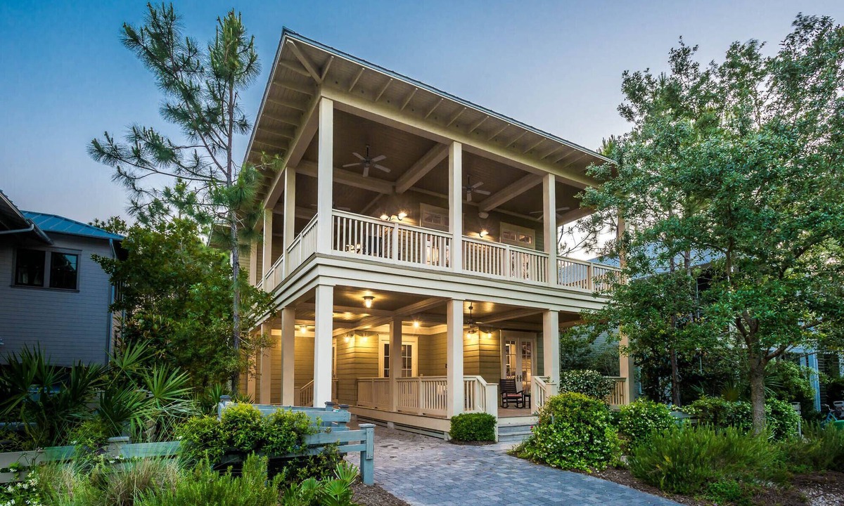 Watercolor House | Wrap-Around Porches and Amenities