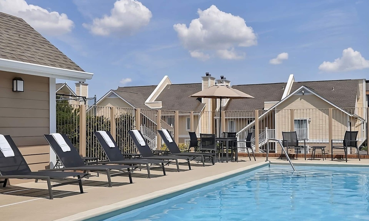 Gunter Afs Hotel | You Found it! 2 Comfortable Units, Free Parking, Onsite Pool, Pet-friendly
