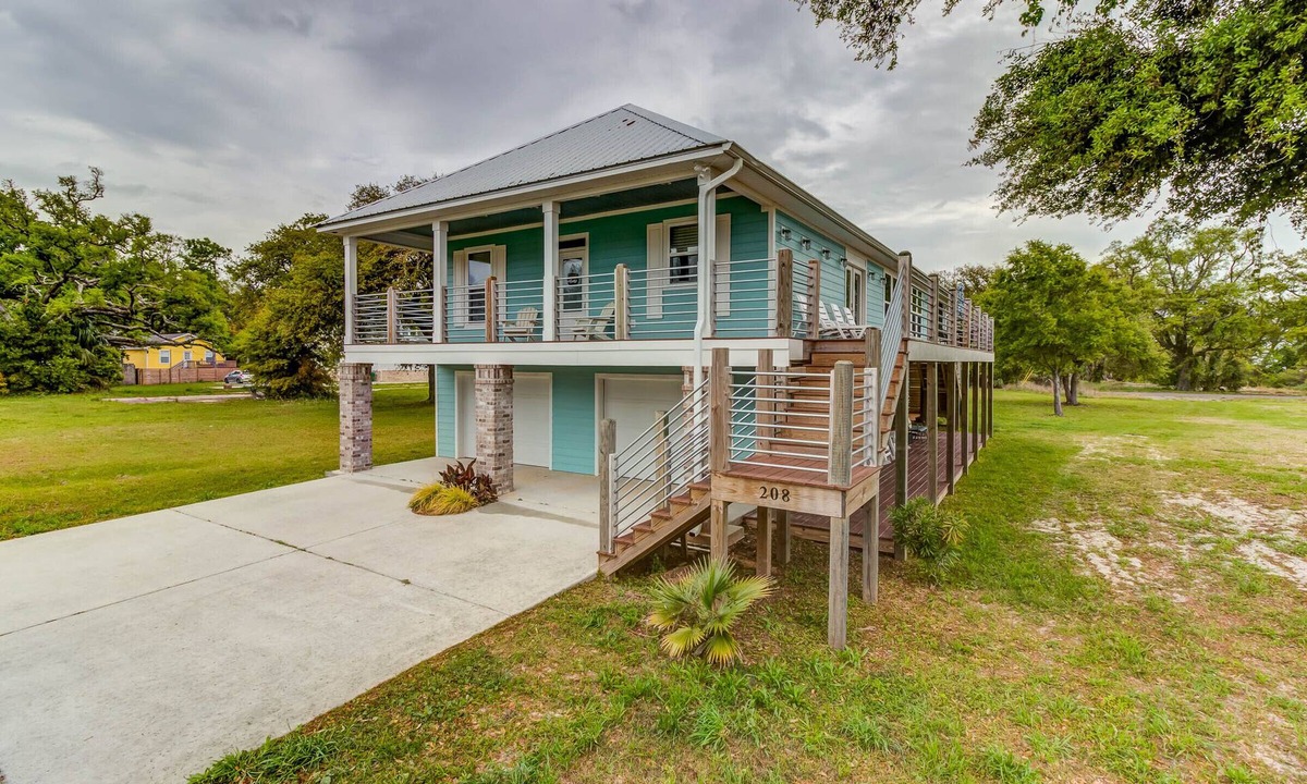 Mississippi City House | Your Coastal Escape - TIKI BAR, Steps to the Beach, Large Yard and Gulf Views!