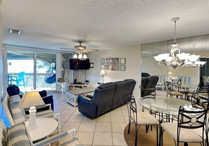 100 m² Condo ∙ 2 bedrooms ∙ 6 guests in Butler Beach