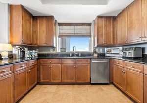 4BR Indigo East 406-Luxurious Beach Front Views