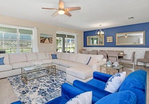8BR Luxury - Sleeps 22 - Near Disney with Pool & Hot Tub!