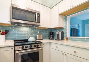 Anna Maria Beach Place #5. Directly Across Street From The Beach With Pool.