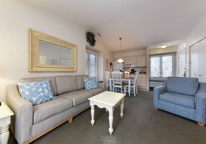 🏖️ Beachside Couples Retreat @ The Shores | Deck + Beach Access + Champagne Welcome ➠ 5719 in Williamsburg