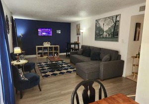 Beautiful 2-Bedroom Condo Near Universal and other Orlando Attractions, King Bed & Wi-Fi