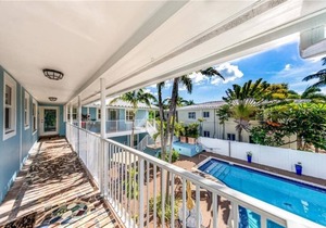 Blue Parrot Inn #8- 1/1 Heated Pool 1 MI to Beach