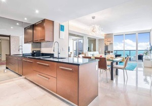 Chic Brickell Suite | Spa & Pool Access