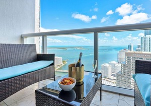 Chic Brickell Suite | Spa & Pool Access