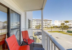 Condo Steps from the Sand with Balcony, Resort Pools, Central AC, & WiFi