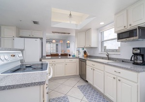 Corner Unit Top Floor | Bay Views, Pool & Walk to Beach Access