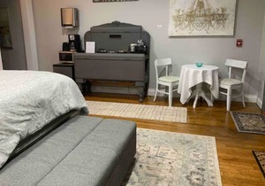 Cottage Suite - Queen Bed & 1 Bath