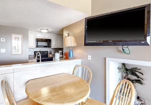 Cozy Beach Condo with Private Beach, heated pool, High Speed WiFi, and More.