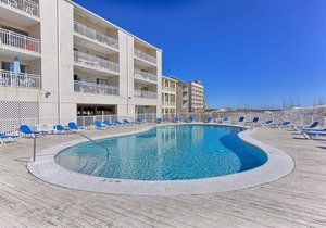 Cozy Beach Condo with Private Beach, heated pool, High Speed WiFi, and More.