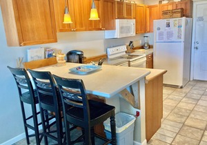 Family Friendly & Quiet Riverside Condo with Pool & Fishing Piers