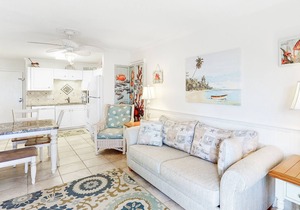 Fantastic Coastal Escape W/ Beach Access, Shared Pools/Hot Tubs, Fast WIFi & AC!