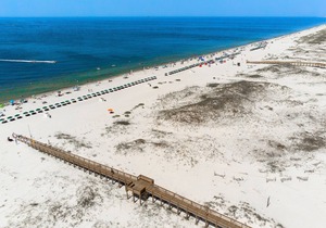 Fantastic Coastal Escape W/ Beach Access, Shared Pools/Hot Tubs, Fast WIFi & AC!