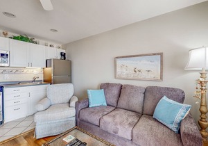Gulf-front condo on the beach with panoramic beach views & pool access