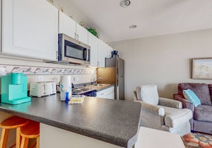 Gulf-front condo on the beach with panoramic beach views & pool access